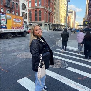 Meet your Posher, Aleksa